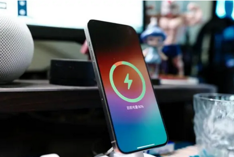 华安苹果15换屏服务分享用什么充电器给iPhone15充电更好 